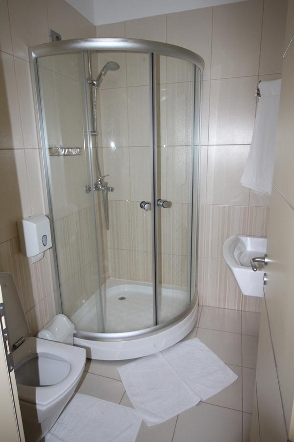 Hotel Piazza Peshkopi Ngoại thất bức ảnh