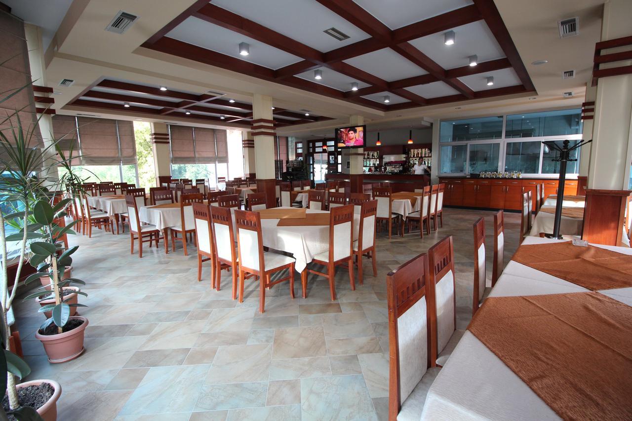 Hotel Piazza Peshkopi Ngoại thất bức ảnh